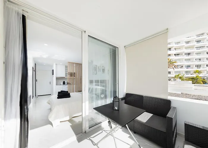 Ponderosa 120 With Pool And Sea View 아데제