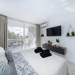 Апартаменты Ponderosa With Pool And Sea View Адехе